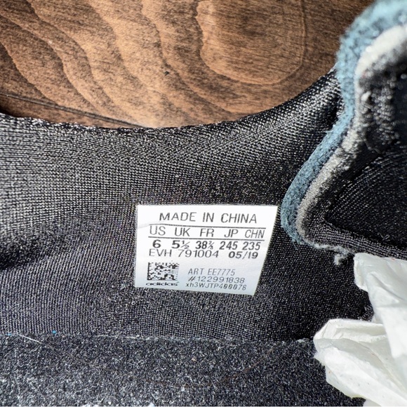 Adidas Ozweego Sneaker US W7 - Picture 6 of 6